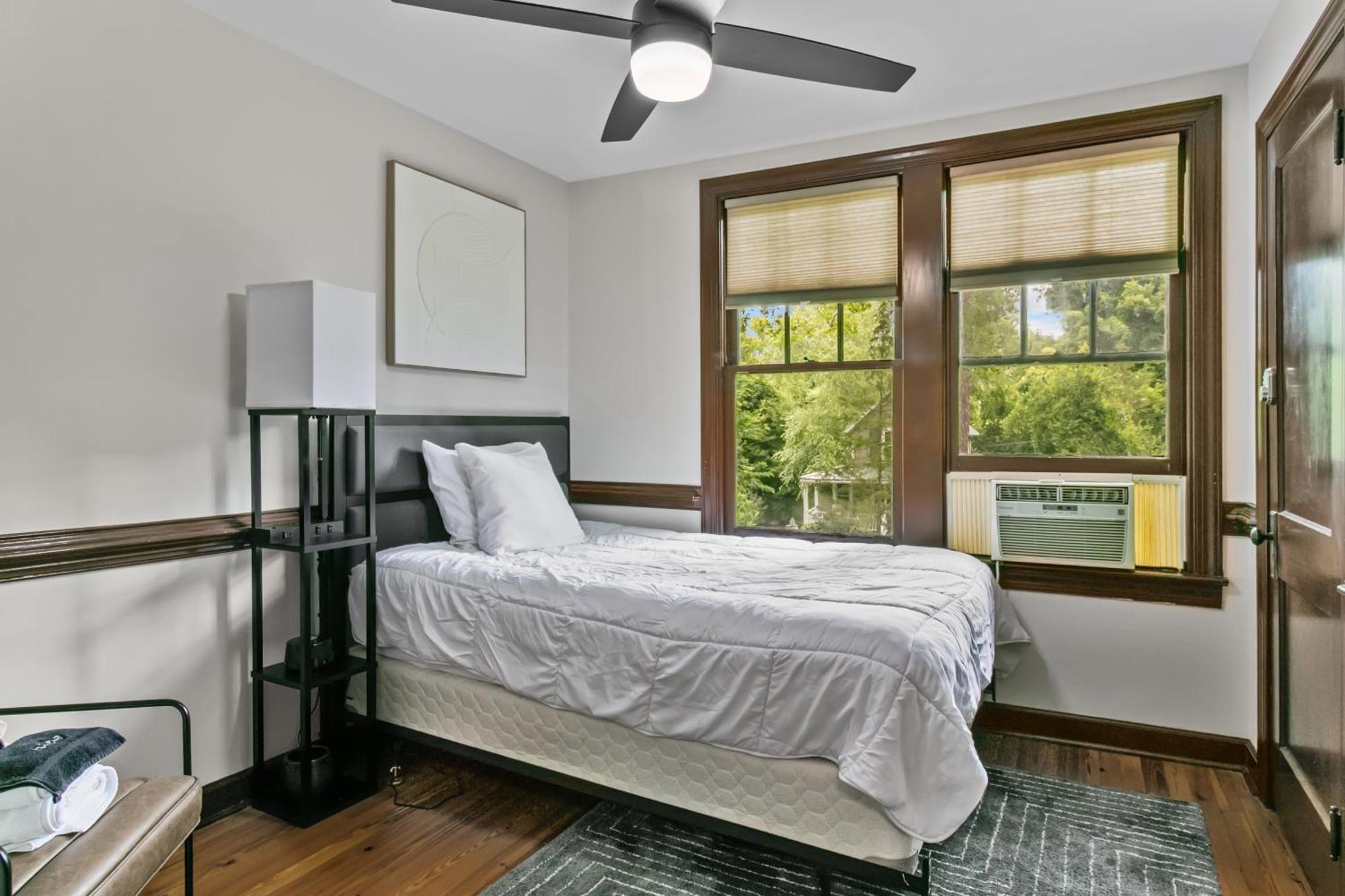 Historic Hidden Gem - Downtown Holiday home *